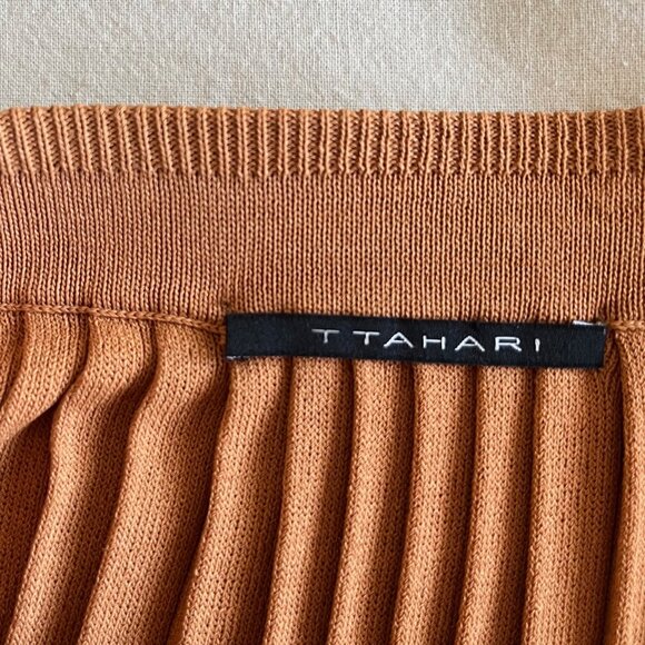 T Tahari Pleated Knit Skirt in Caramel | Size Small - Picture 3 of 8